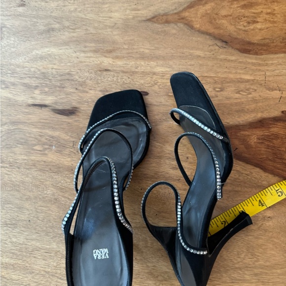 Vera Wang heels decorated by small crystals size 8 - Picture 6 of 9